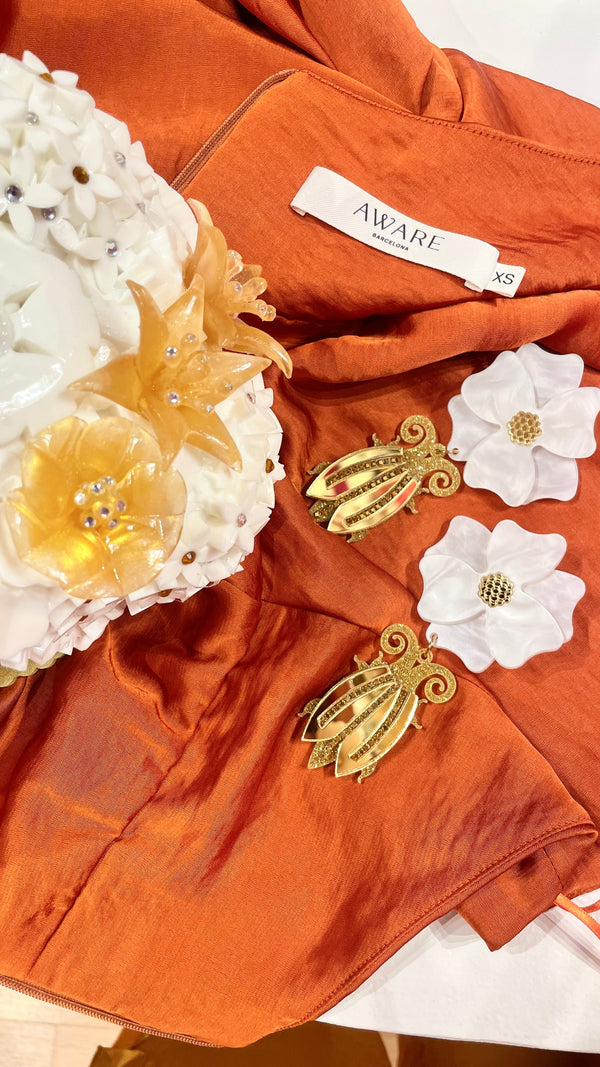 Looks de fiesta con joyas llamativas de kiwipomelo junto a Aware